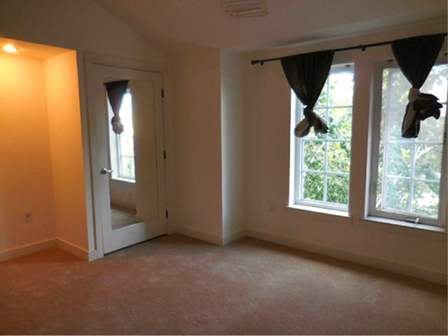 Building Photo - 153 Laurel Grove Ln