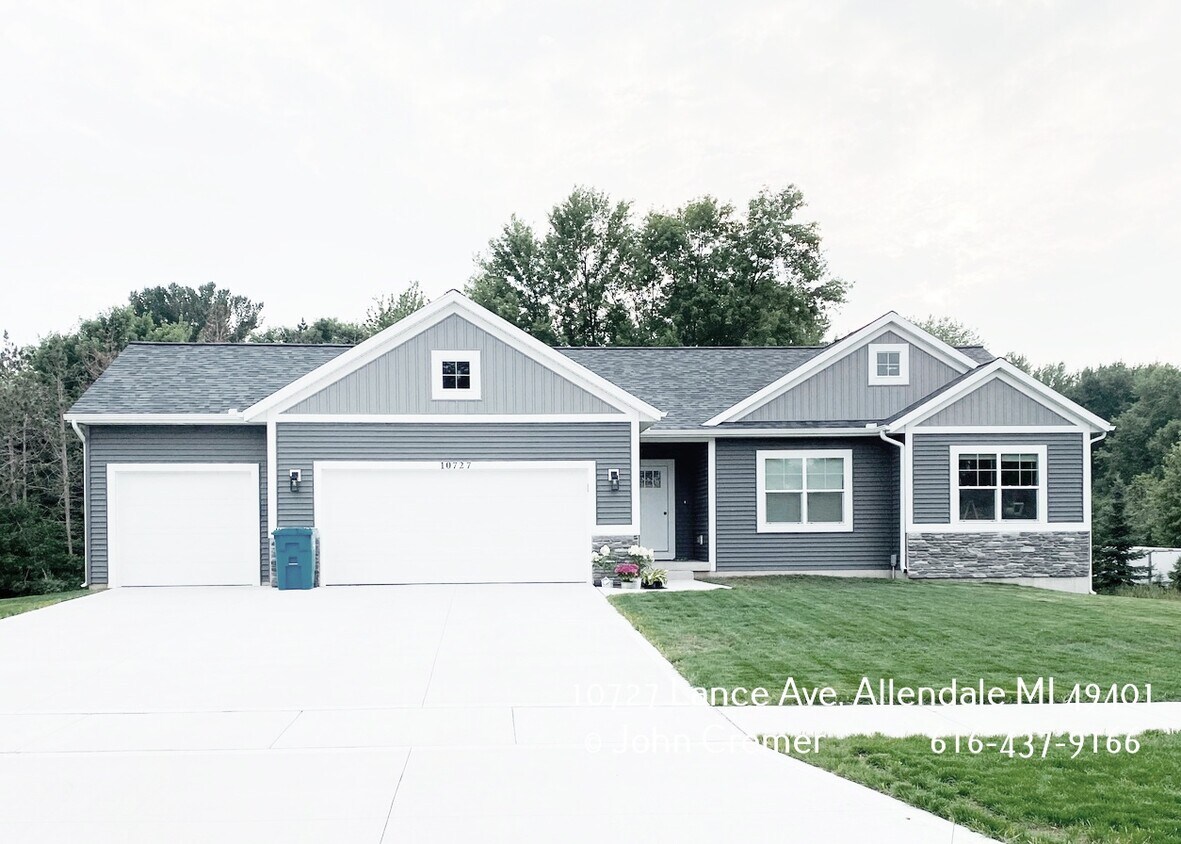 Foto principal - 10727 Lance Ave