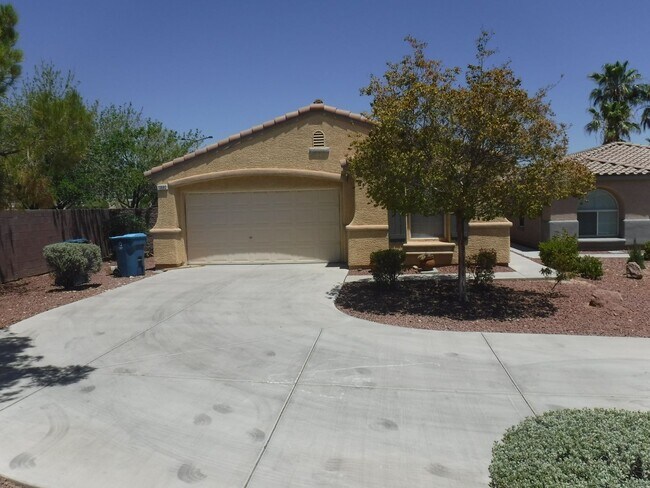 Building Photo - WHAT A NICE PROPERTY WITH LOTS OF OUTSIDE SPACE
