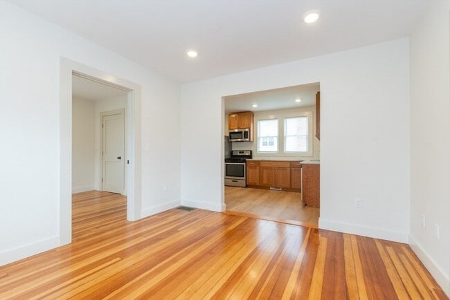 Foto del edificio - 55 Kiely Rd