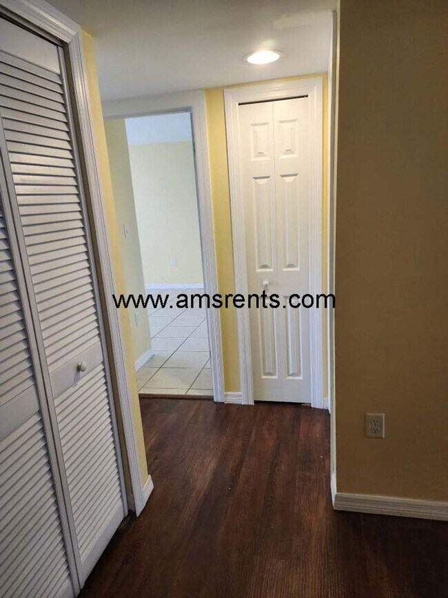 Building Photo - 1406 Holden Ave