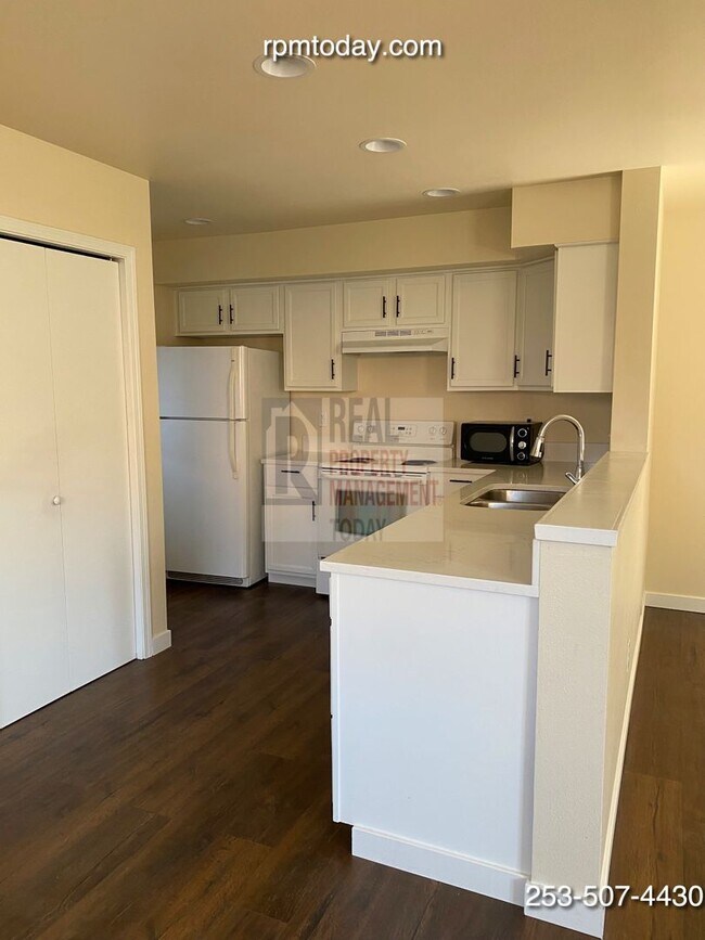 Foto del edificio - Bright and Inviting 2-Bedroom Townhouse in...