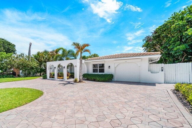 Building Photo - 658 W Palmetto Park Rd