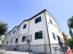 Building Photo - 4627 Rosewood Ave