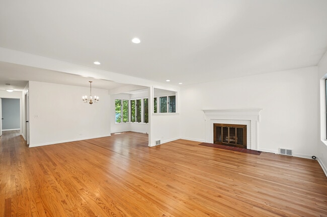 Building Photo - 673 N Park Blvd