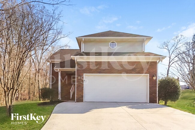 Building Photo - 811 Willow Ln