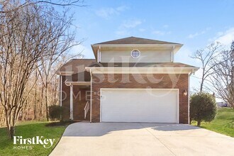 Building Photo - 811 Willow Ln