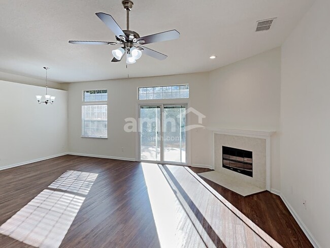 Foto del edificio - 245 Carolina Jasmine Ln