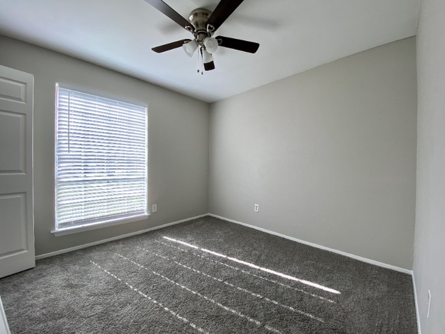 Building Photo - 2617 Charter Oak Dr