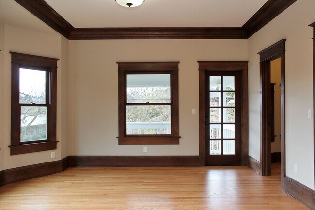 Foto del edificio - 1622-1628 SE 32nd Pl / 3259-3261 SE Market St
