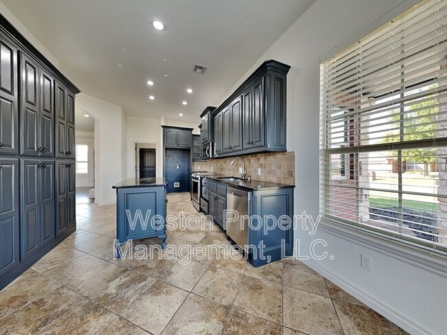 Building Photo - 2008 SE 9th St