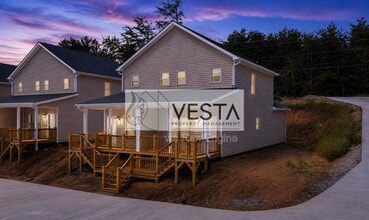 Building Photo - 5 Rolos Wy