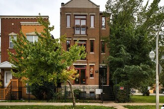 Building Photo - 2955 W Wilcox St
