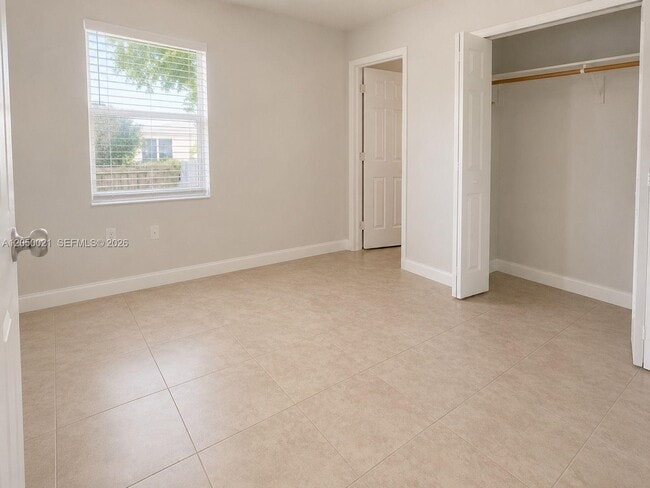 Foto del edificio - 1920 SW 24th St
