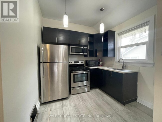 Building Photo - 1561 Hurontario St