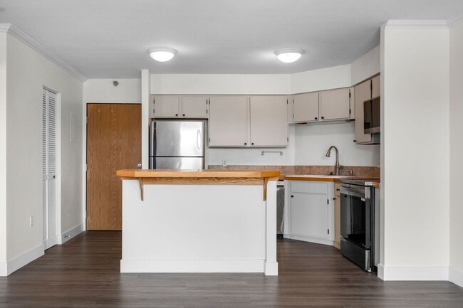 Building Photo - 1301 N Speer Blvd