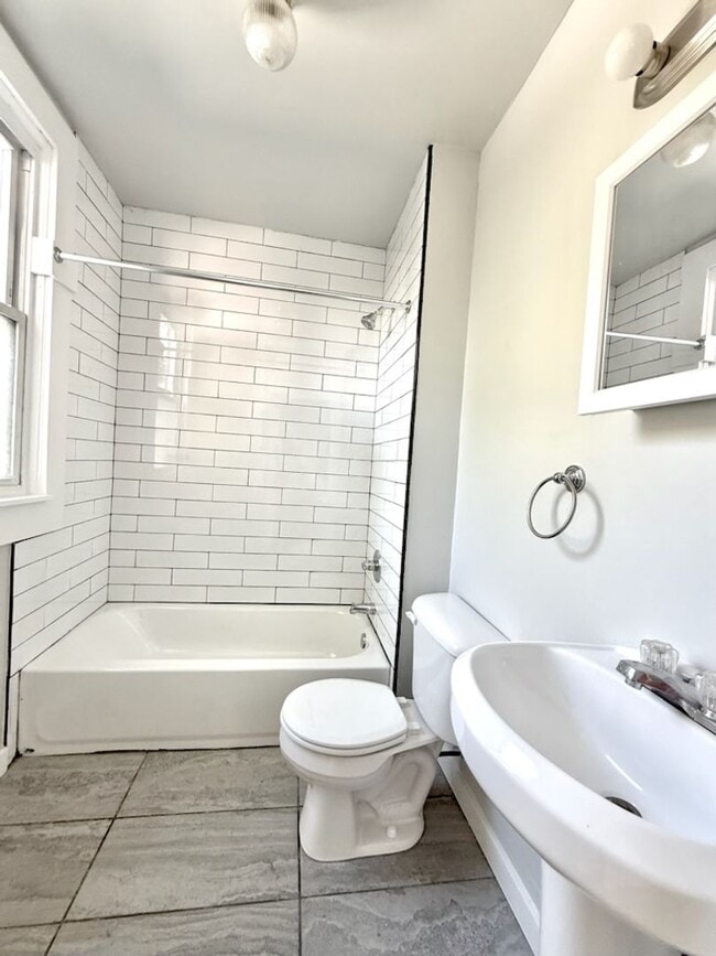 Photo - Xavier & UC Students - 2026-2027 School Year - Spacious House with Backyard and Deck!
