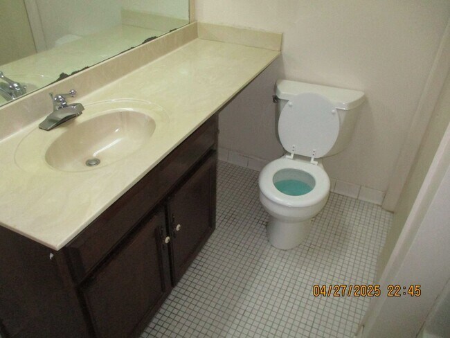 Foto del edificio - 2110 Lennox St
