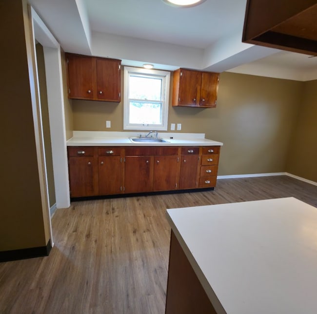 Building Photo - Single Family Home 3 beds 1 bath Available...