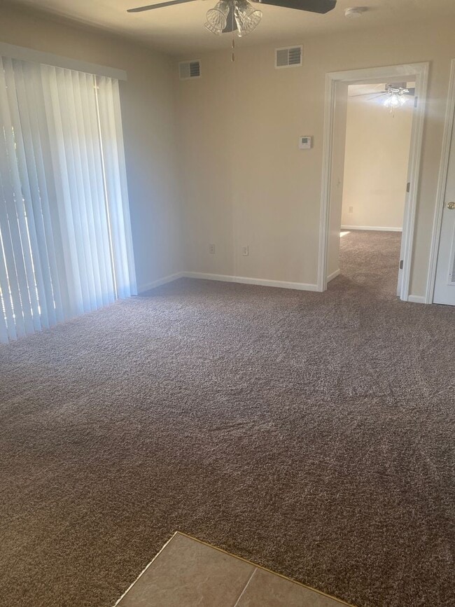 Building Photo - 1930 Kissinger St