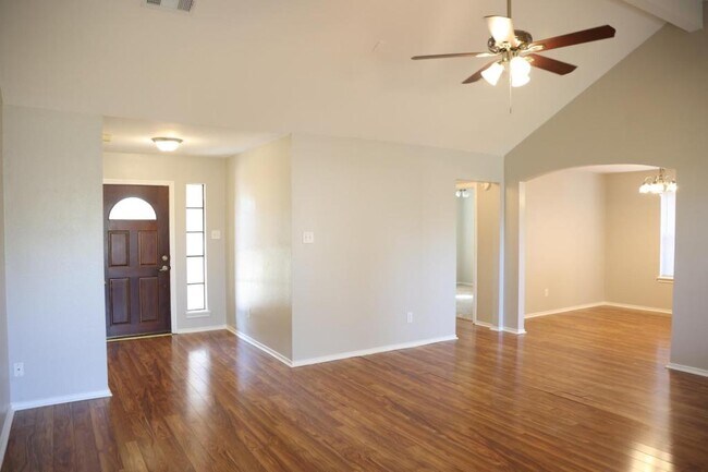 Foto del edificio - 3419 Lakeland Gardens Dr