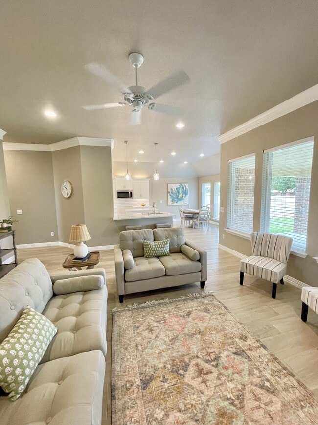 Foto del edificio - 5005 Cy Young Dr