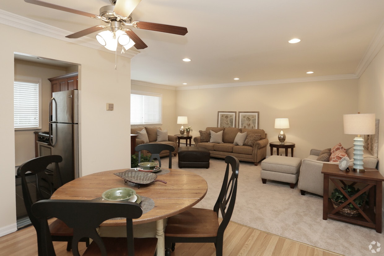 Fairfield West At Hauppauge Apartments Hauppauge, NY