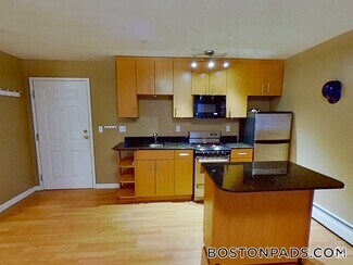 Building Photo - 461 Park Dr