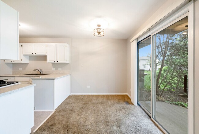 Foto del edificio - 690 Thorntree Ct