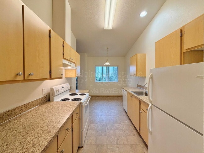 Building Photo - 10020 SW 125th Ave
