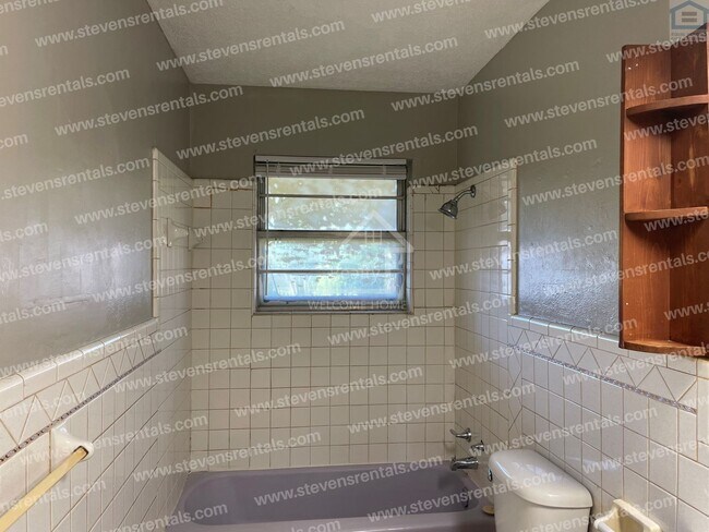 Foto del edificio - 5804 NW Liberty Ave