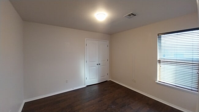 Building Photo - 18116 Viento Dr