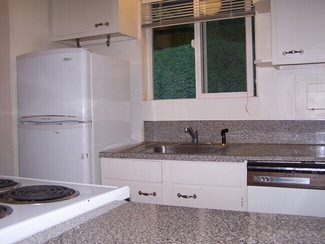 Kitchen - 2836 SW Sam Jackson Park Rd