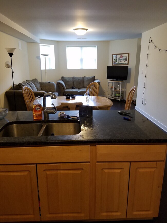 Sala de estar - 1228 W Columbia Ave