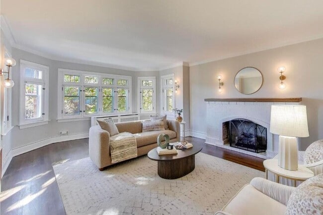 Building Photo - 1628 W Columbia Ave