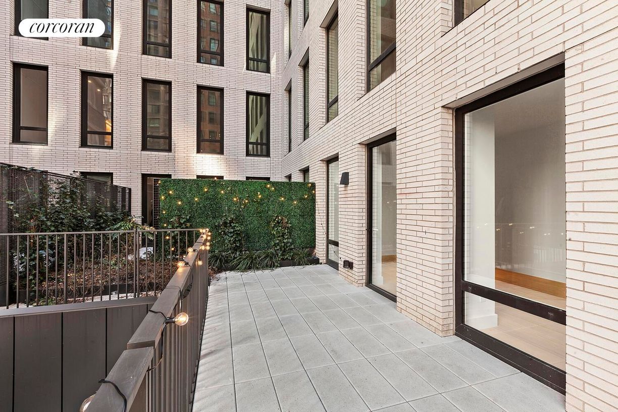 Foto principal - 15-1869 W 61st St