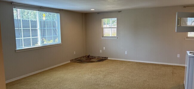 Foto del edificio - Charming Kenmore Cottage Three Blocks from Lake Washington