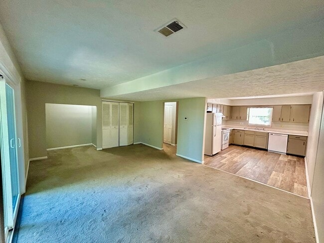 Building Photo - FOH416-418
