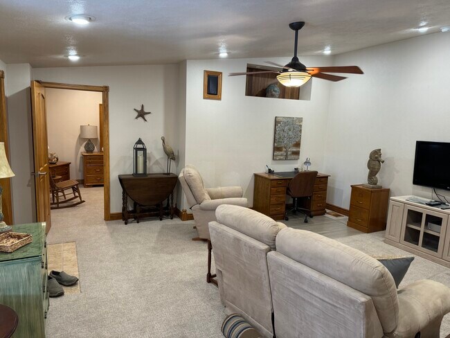 Living room - W - 102 Maryland Ave