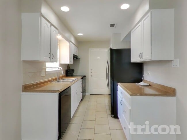 Building Photo - 23110 Newgate Dr