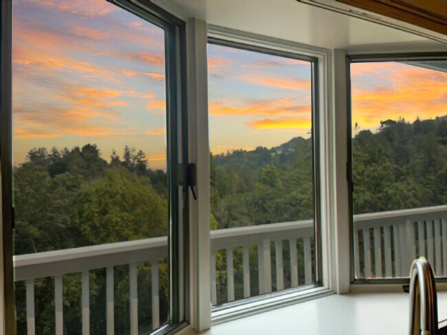 Building Photo - 4 br, 3 bath House - 17 OAK KNOLL RD