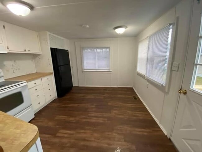 Building Photo - 4243 Hill