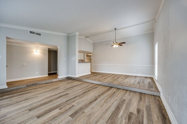 Building Photo - Spacious 4BD Home with Stunning Landscape ...