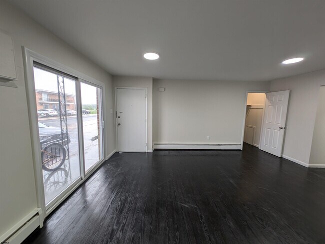 Building Photo - 2305 Sheldon Ave