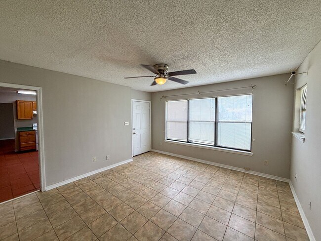 Foto del edificio - 3 bedroom 1.5 bath home with bonus room av...