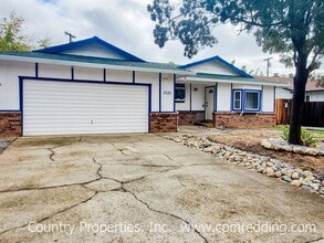 Building Photo - 3320 Panorama Dr