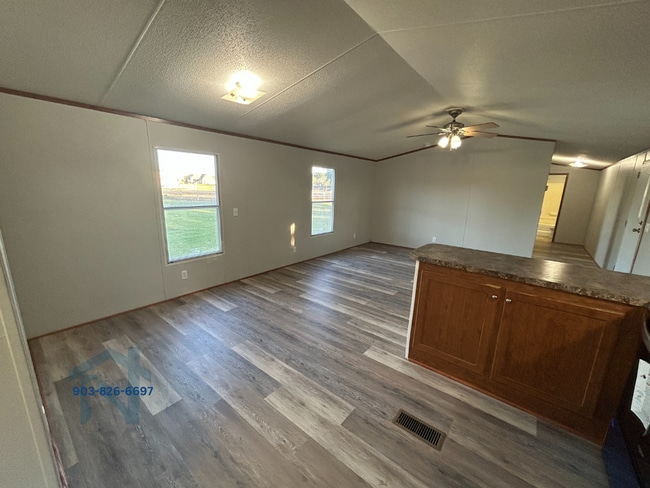 Building Photo - 358 County Rd