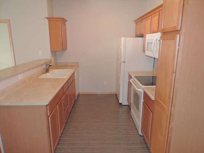 Building Photo - $1,425 | 2 Bedroom, 2 Bathroom Apartment |...