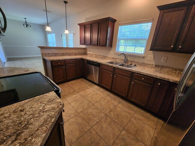 Foto del edificio - Rare 4/2.5 in Oak Highlands Neighborhood!