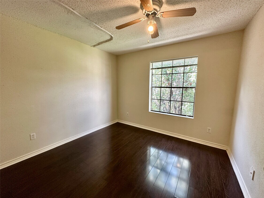 Foto del edificio - 2750 Holly Hall St